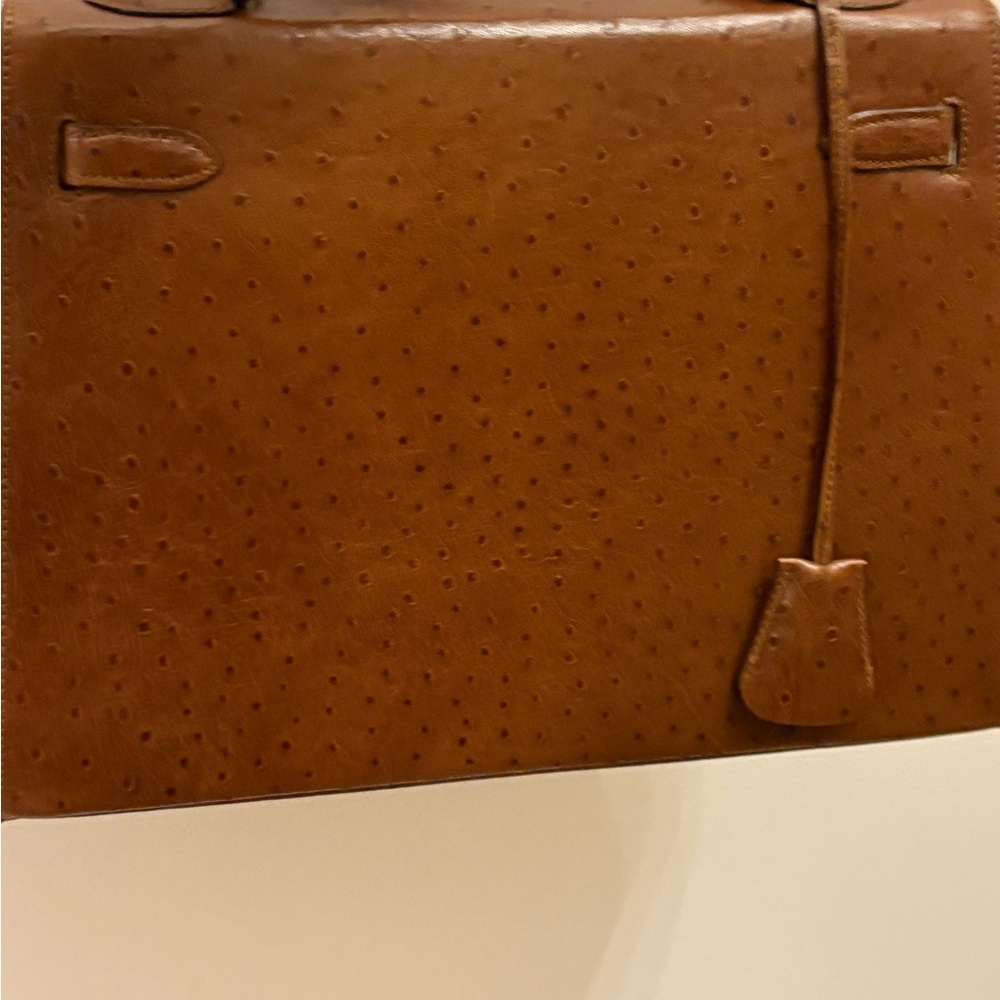 Elegant Brown Handbag - Picture 6 of 11